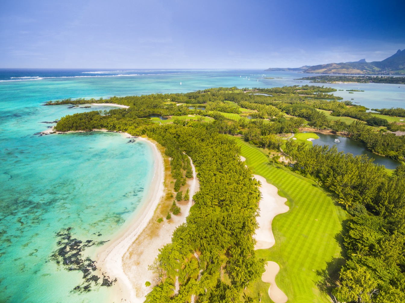 Île aux Cerfs, plages de sable fin et greens de golf au bord des eaux turquoise
